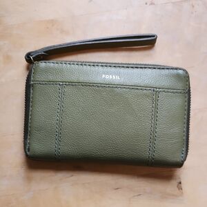 Fossil Green Zip Leather Wallet Wristlet